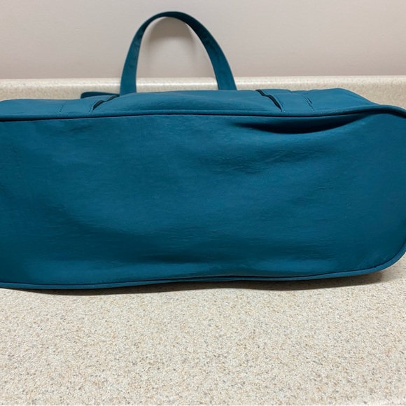 Lululemon Daily Pocket Tote - Picture 3 of 8